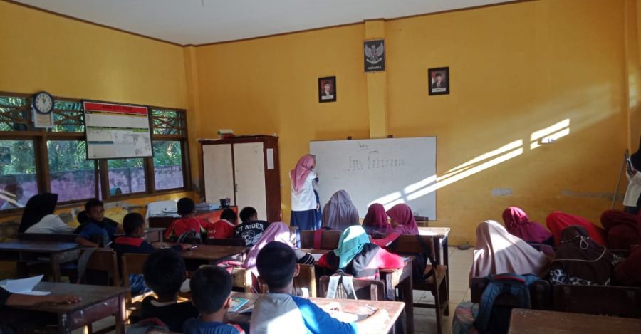 Mahasiswa KKN Unanda Desa Tamuku Memulai Program Kerjanya Dengan Mengadakan Bimbel